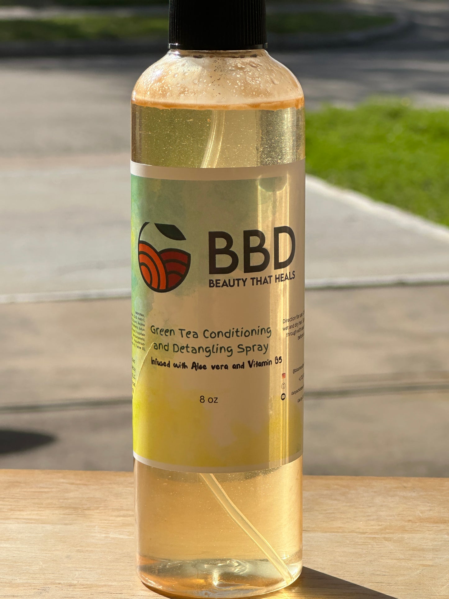 Green tea detangling spray